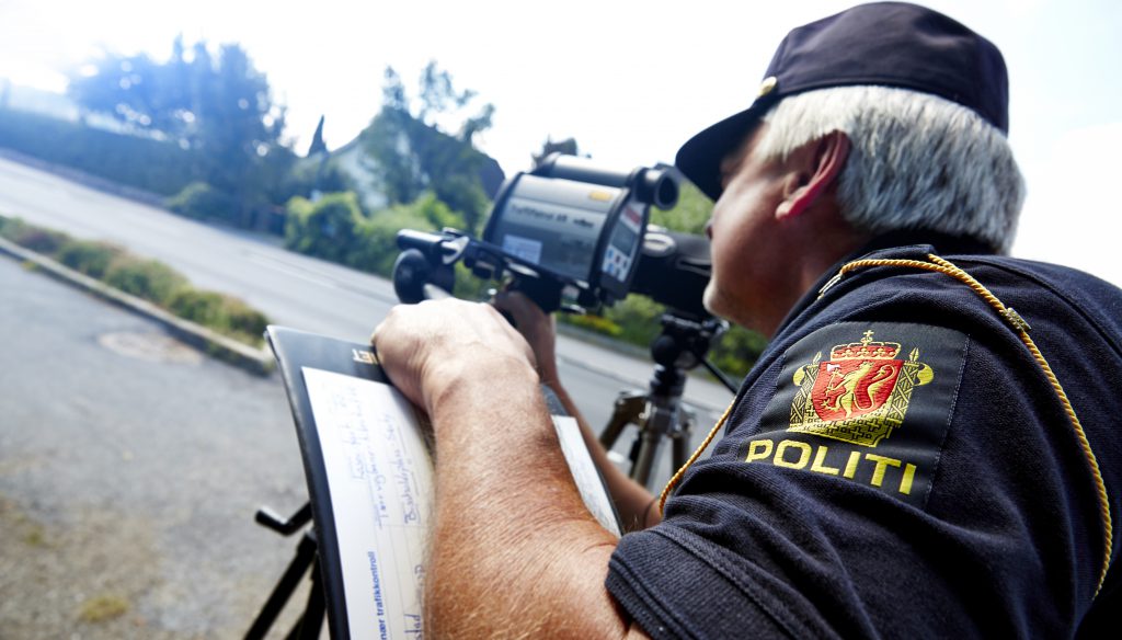 Utrykningspolitiet tar stadig færre i sine laserkontroller. FOTO: Politiet